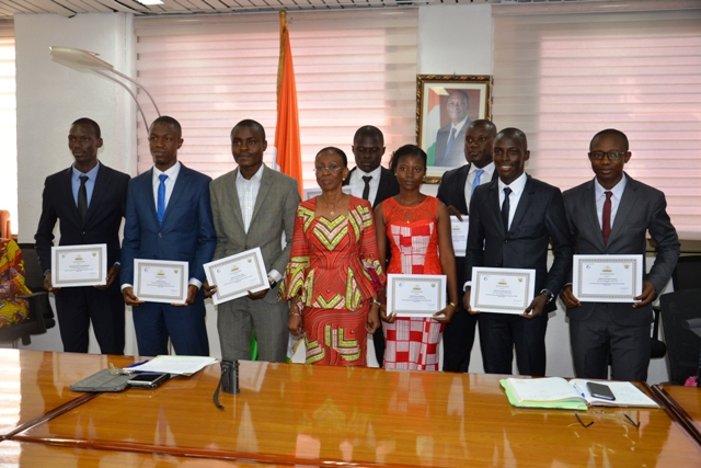 ENSEIGNEMENT SUPERIEUR : LA MINISTRE BAKAYOKO-LY RAMATA REÇOIT LES ETUDIANTS LAUREATS DES OLYMPIADES UNIVERSITAIRES DU CAMES